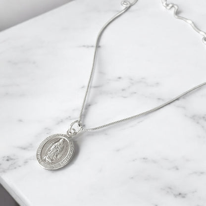 Collar Virgen de Guadalupe plata