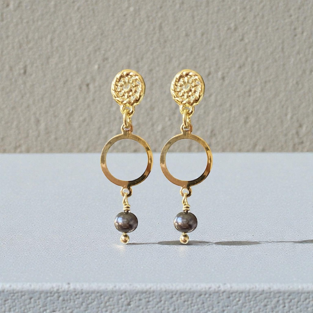 Aros círculo perla negra oro