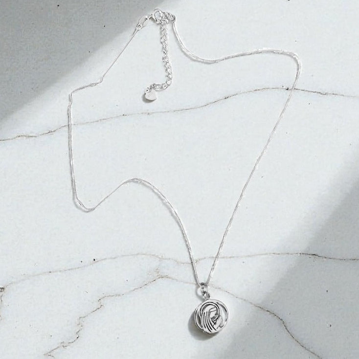 Collar virgen niña calada plata
