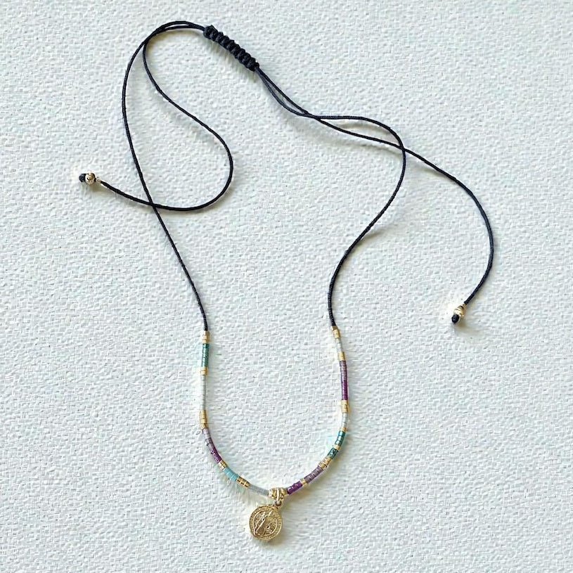 Collar hilo San Benito oro
