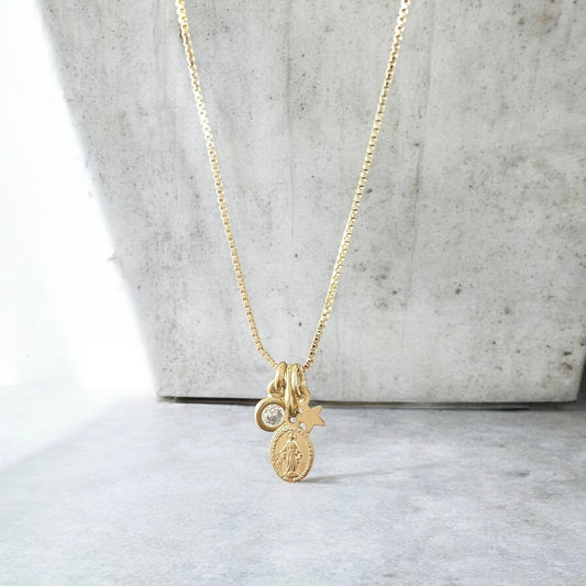 Collar trío mini virgen de los rayos oro