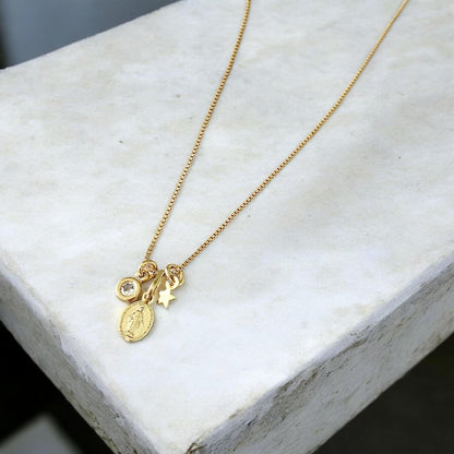 Collar trío mini virgen de los rayos oro