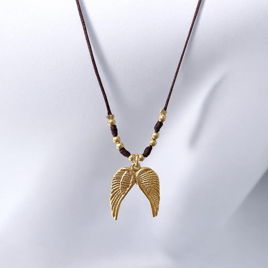 Collar hilo alas de ángel oro