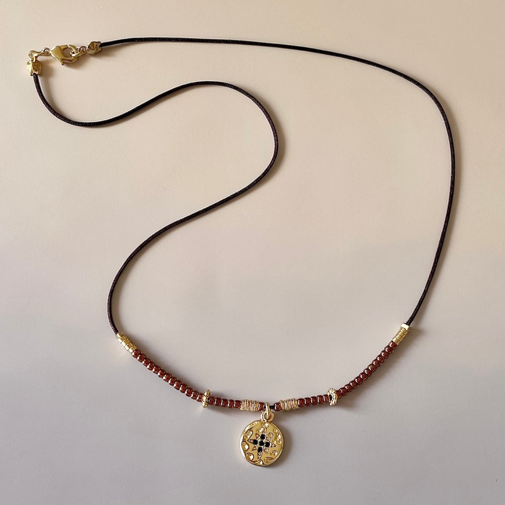 Collar hilo medalla oro