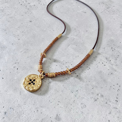 Collar hilo medalla oro