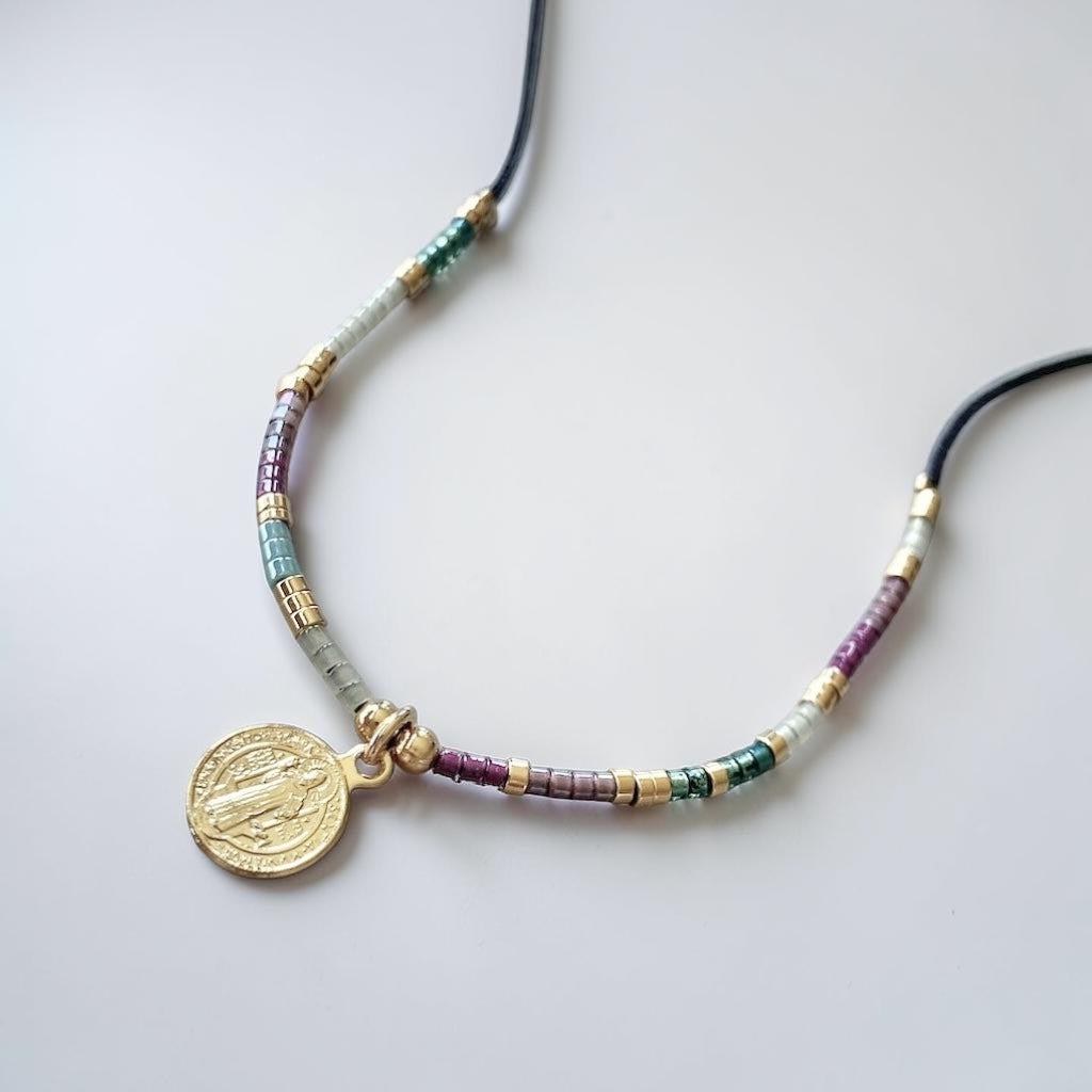 Collar hilo San Benito oro