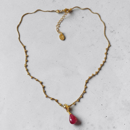 Collar tejido raíz de rubí oro