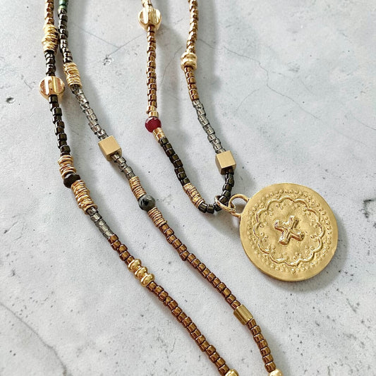 Collar etro medallón cruz oro