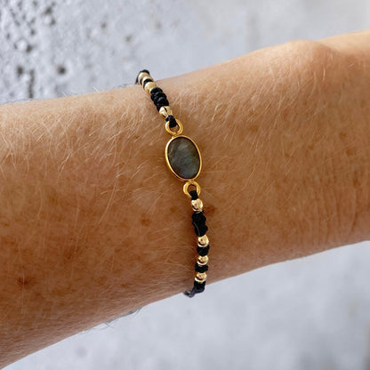 Pulsera hilo labradorita oro