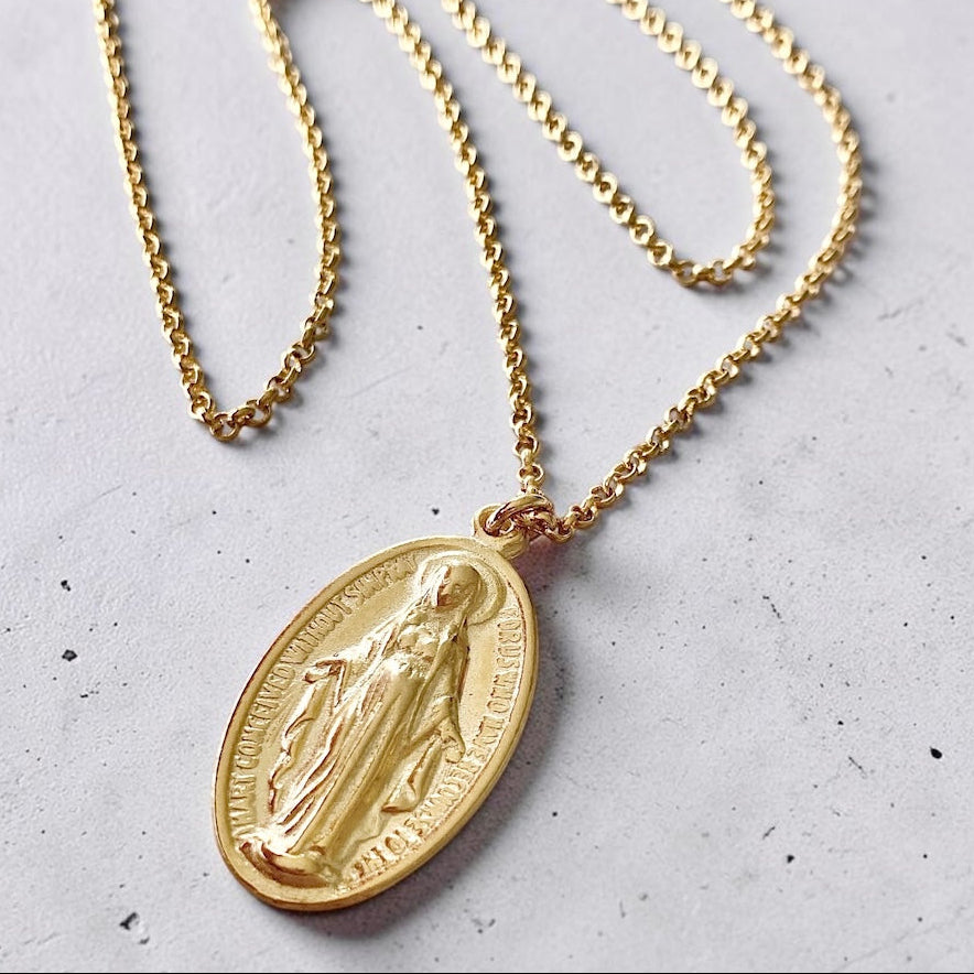 Collar medallón virgen de los rayos oro