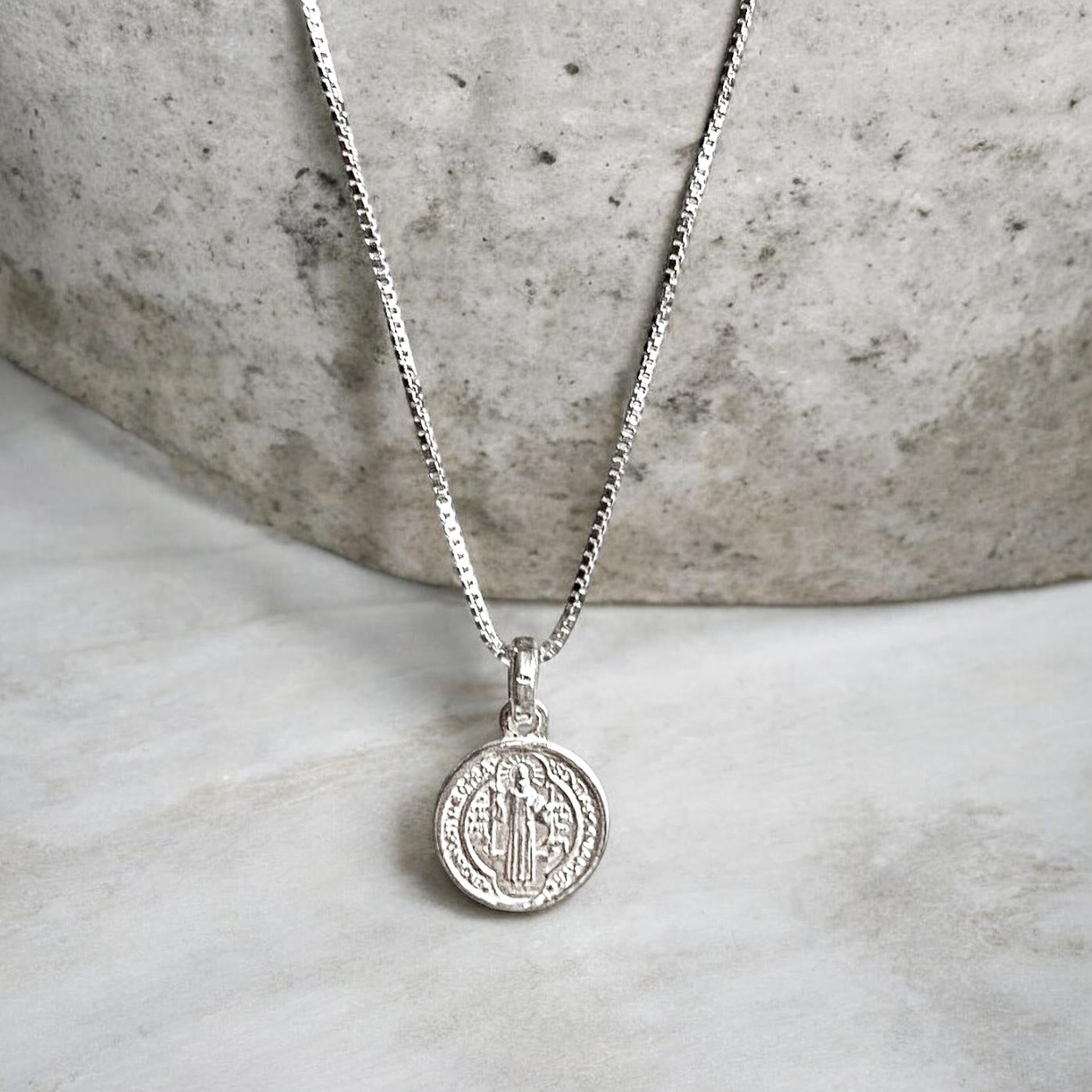 Collar mini medalla San Benito plata 925