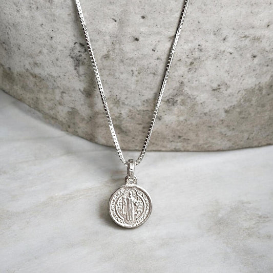 Collar mini medalla San Benito plata 925