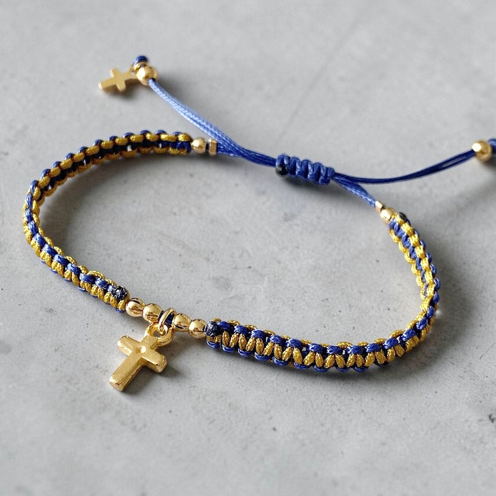 Pulsera macramé cruz oro