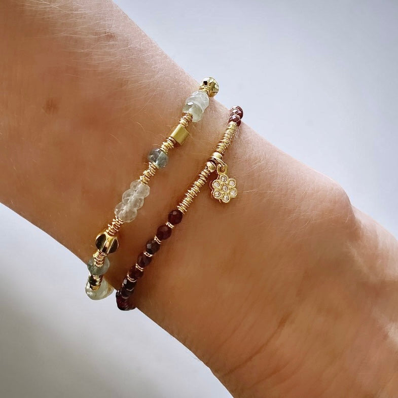 Pulsera margarita granates oro