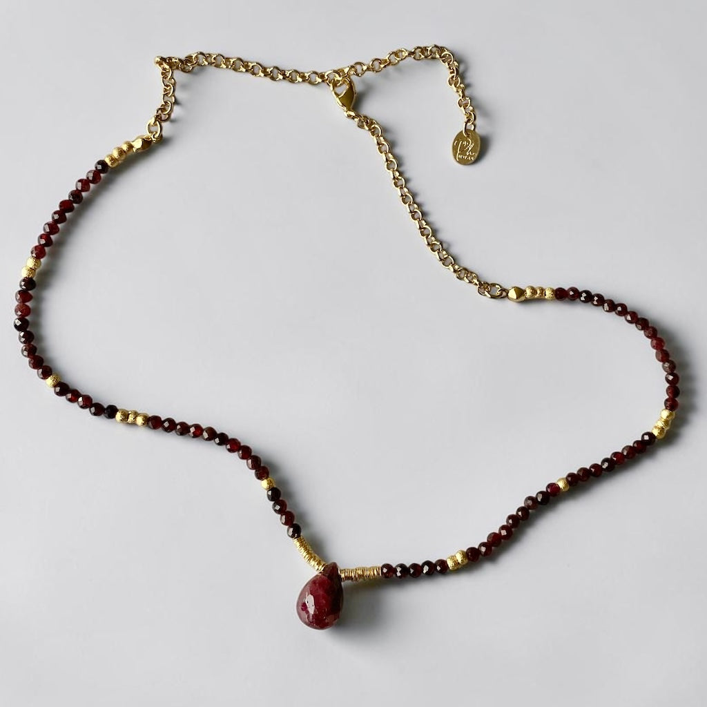 Collar granates raíz de rubí oro