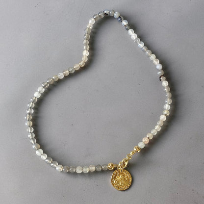 Collar piedras medalla abeja oro