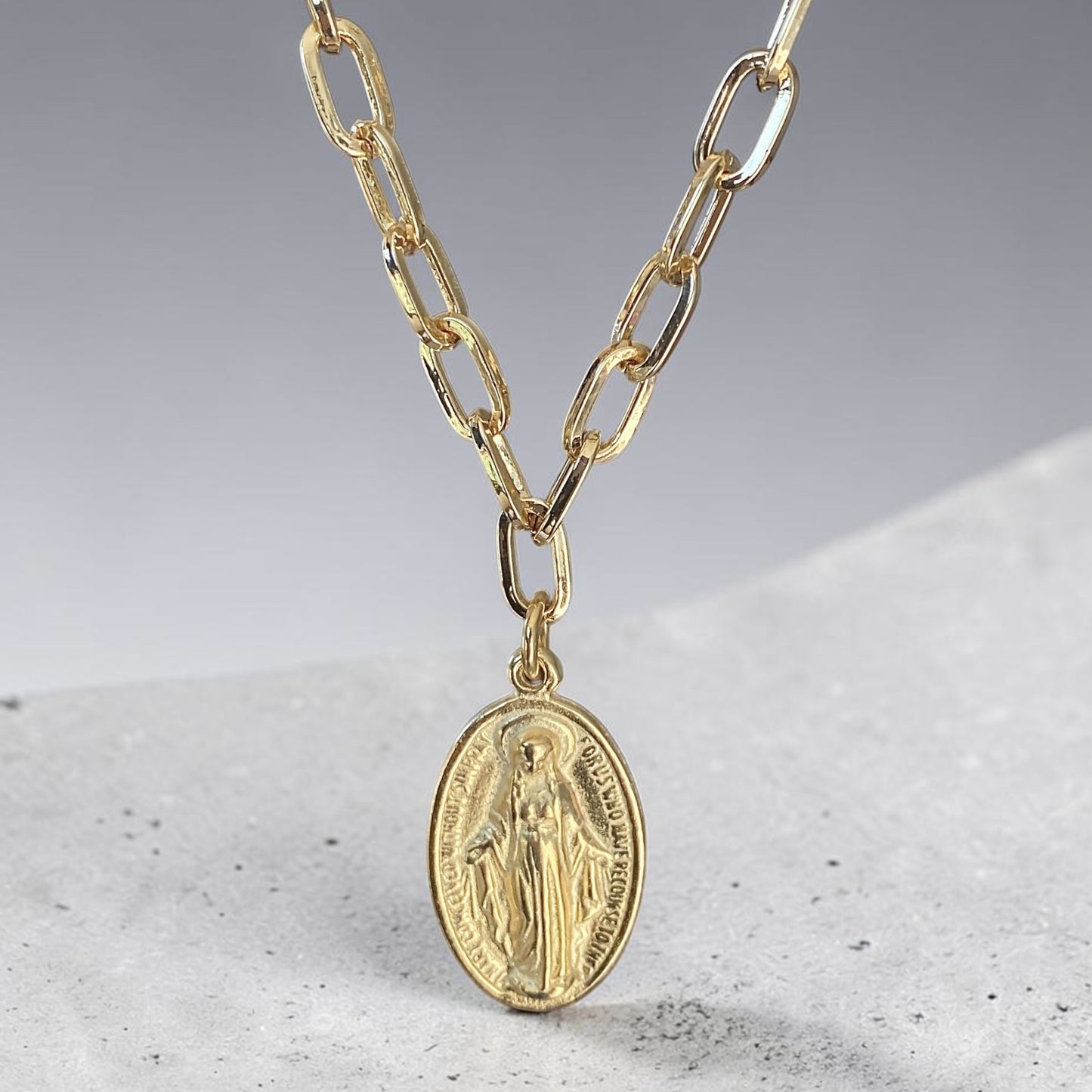 Collar eslabones medallón virgen oro