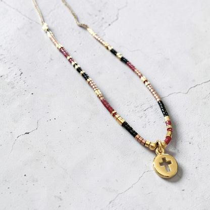 Collar tejido mini cruz calada oro