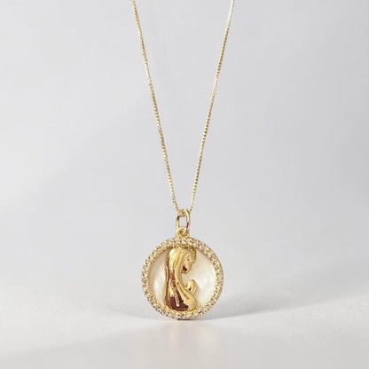 Collar medalla virgen niña nácar oro