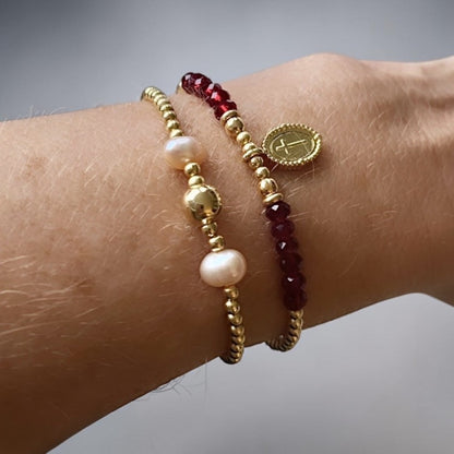 Pulsera vino cruz oro