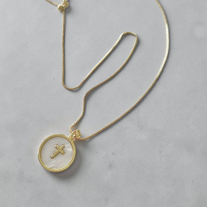 Collar cruz nácar oro