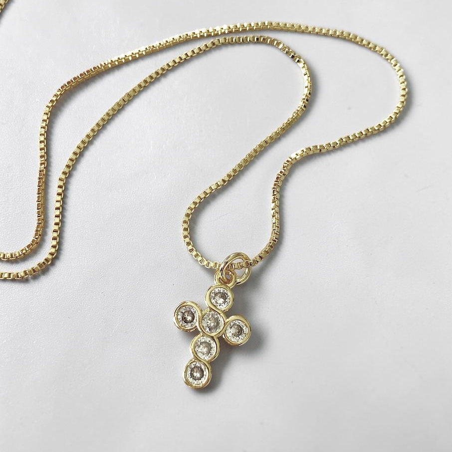 Collar cruz seis circones oro