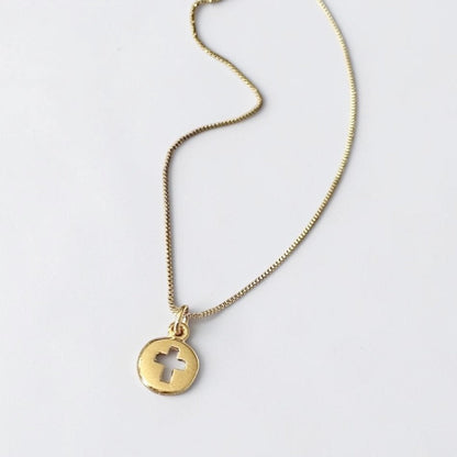 Collar mini medalla cruz calada oro