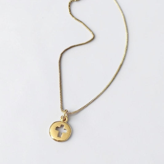 Collar mini medalla cruz calada oro