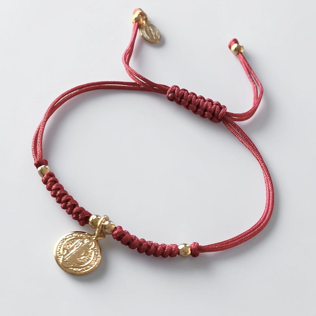 Pulsera hilo rojo San Benito oro