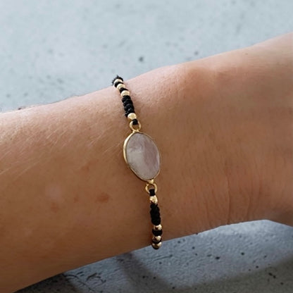 Pulsera hilo piedra luna oro