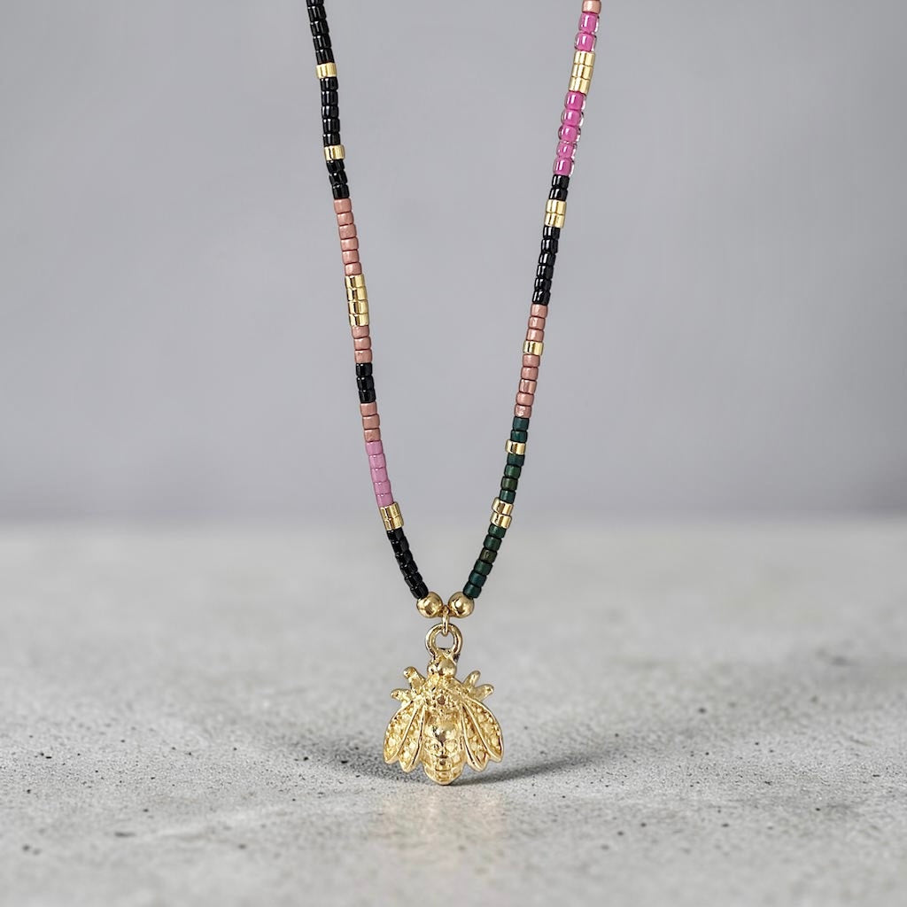 Collar tejido abeja reina oro