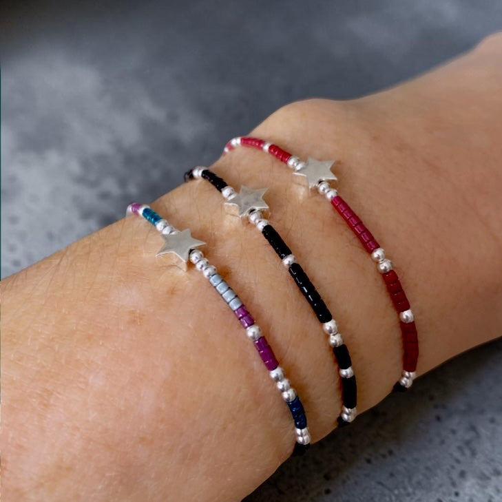 Pulsera hilo mijuki bolitas estrellita plata