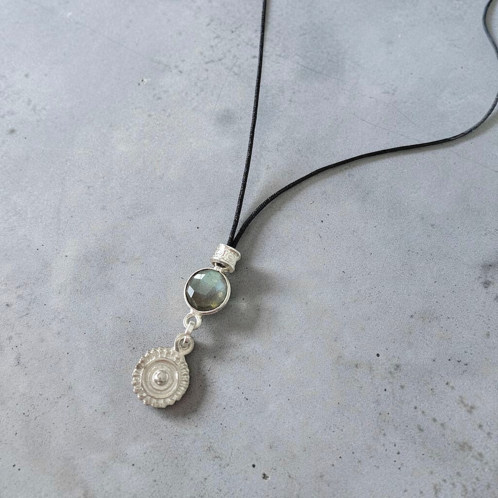 Collar hilo labradorita plata