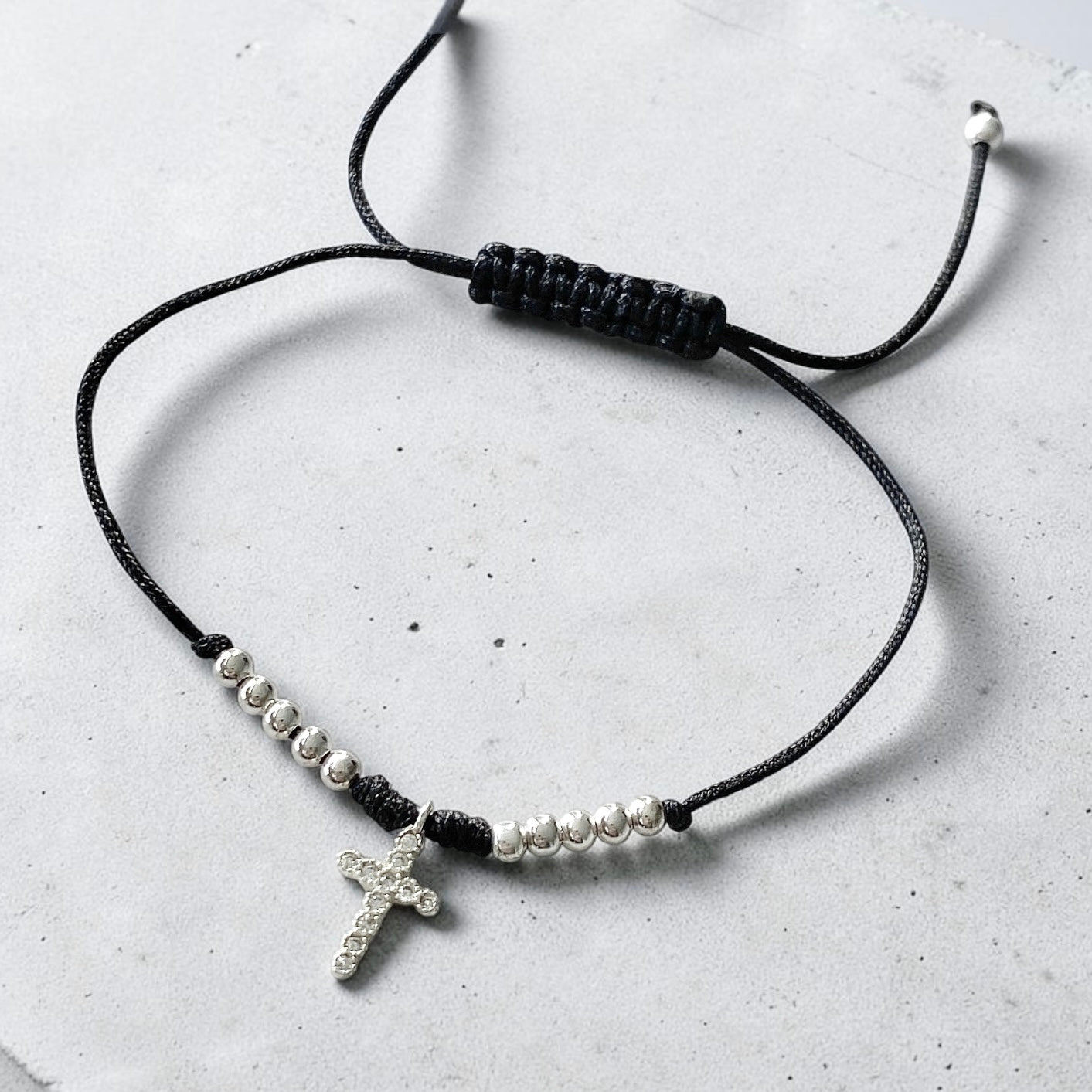 Pulsera hilo cruz circones plata