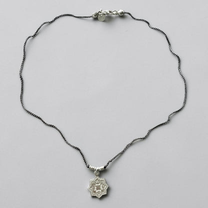 Collar tejido mandala plata