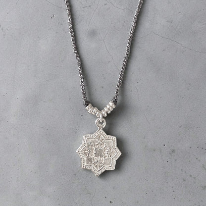 Collar tejido mandala plata