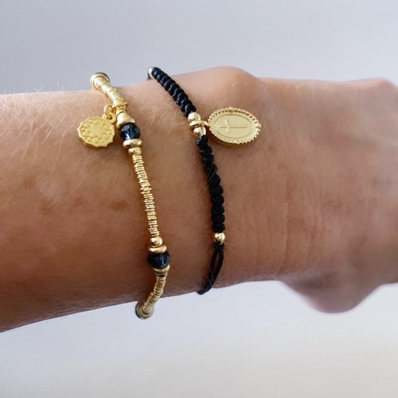 Pulsera hilo medalla cruz oro