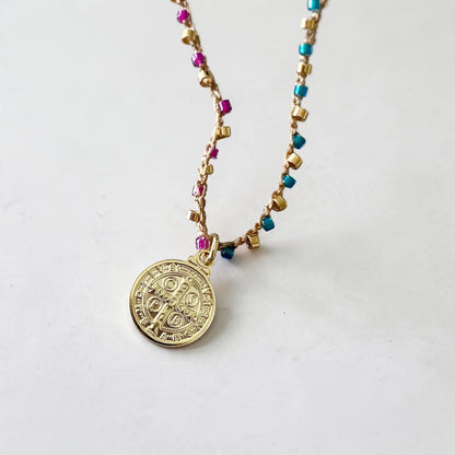 Collar tejido medalla San Benito oro