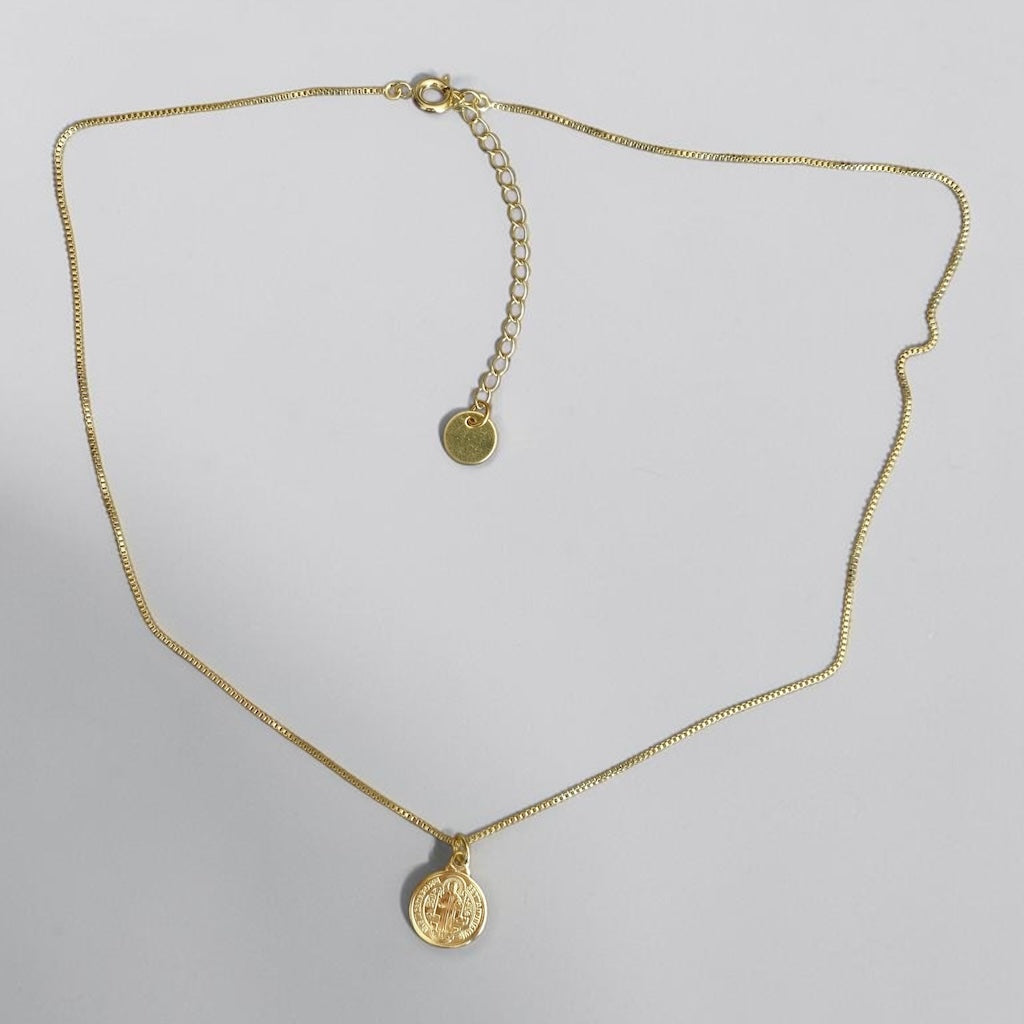 Collar medalla San Benito oro