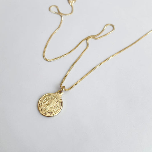 Collar medalla San Benito oro