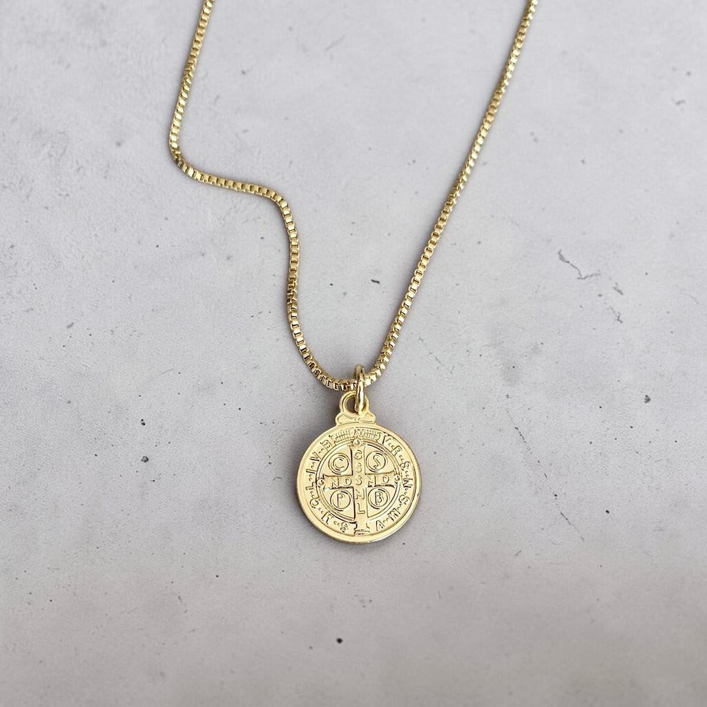 Collar medalla San Benito oro