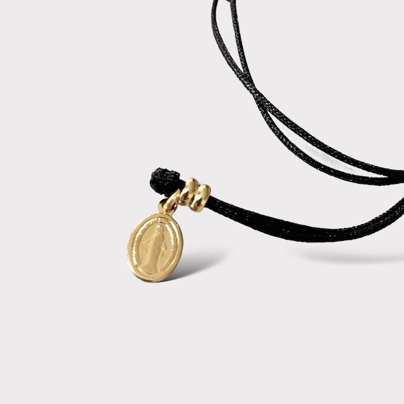 Pulsera hilo espíritu santo oro