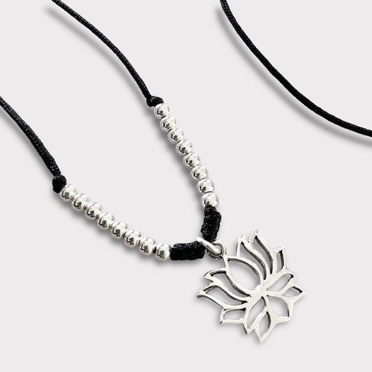 Collar hilo flor de loto plata
