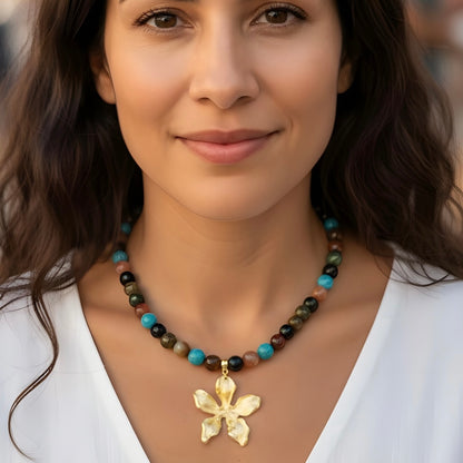 Collar piedras orquídea oro