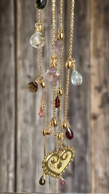 Collar largo gotas corazón oro