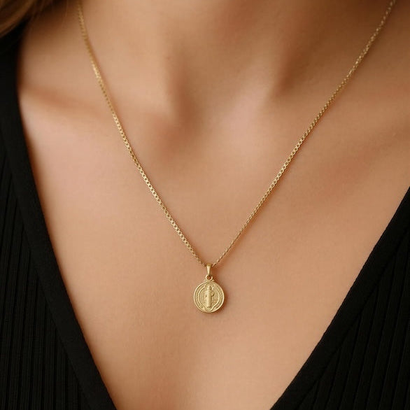 Collar medalla San Benito oro