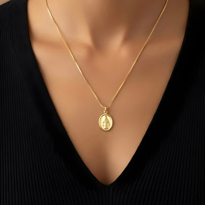 Collar virgen de los rayos oro