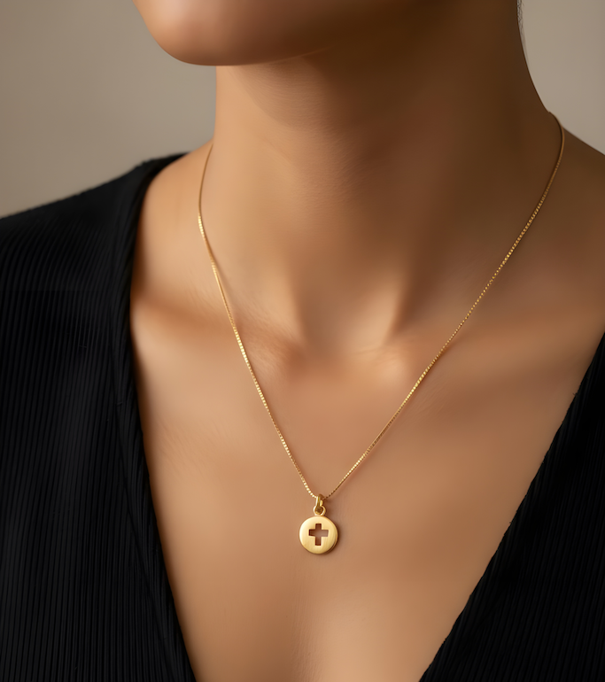 Collar mini medalla cruz calada oro