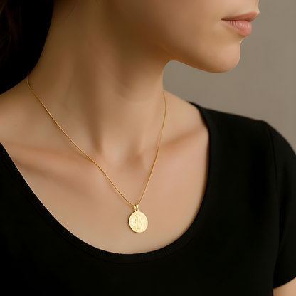 Collar san Benito oro