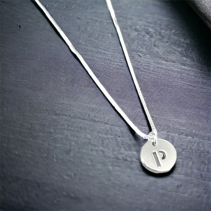 Collar letra plata 925